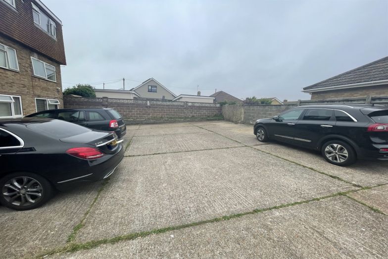 Flat South Coast Road in Peacehaven