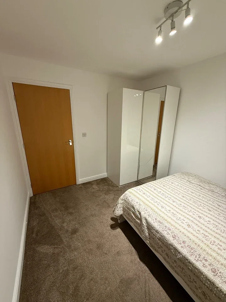 Room Argent Street in Grays