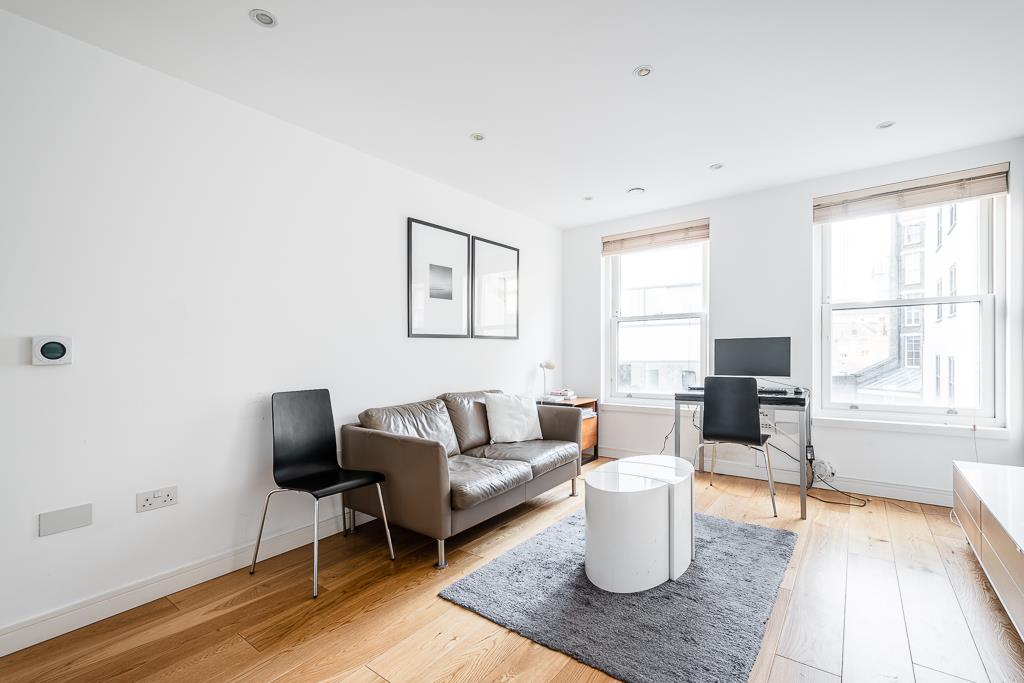 Flat Willow Street in Greater London