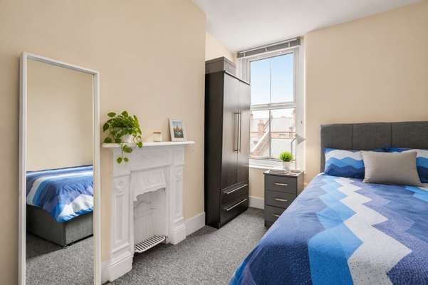 Flat Temple Street in Greater London