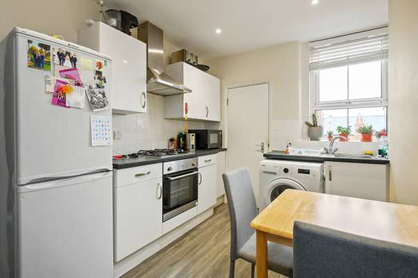 Flat Temple Street in Greater London