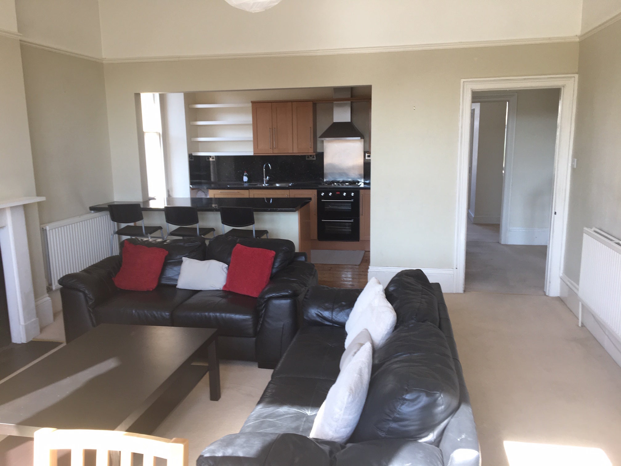 Flat Hughenden Road in Bristol
