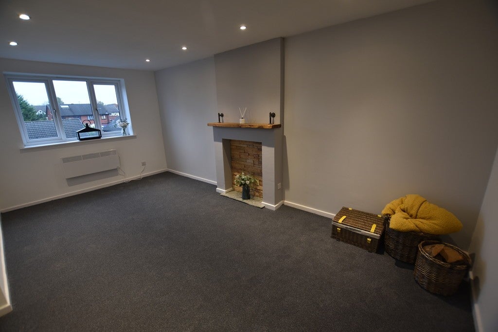 Flat Ravenscar Walk in Farnworth