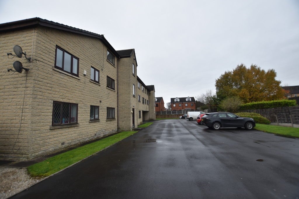 Flat Ravenscar Walk in Farnworth
