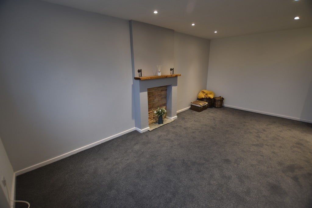 Flat Ravenscar Walk in Farnworth