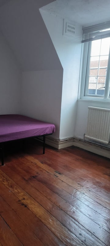 Room Atkins Road in Greater London