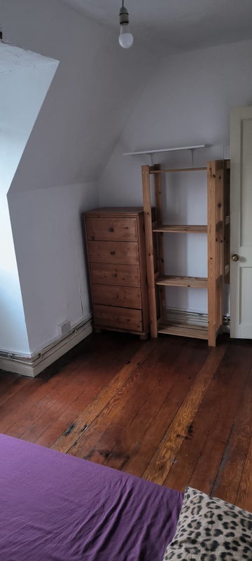 Room Atkins Road in Greater London