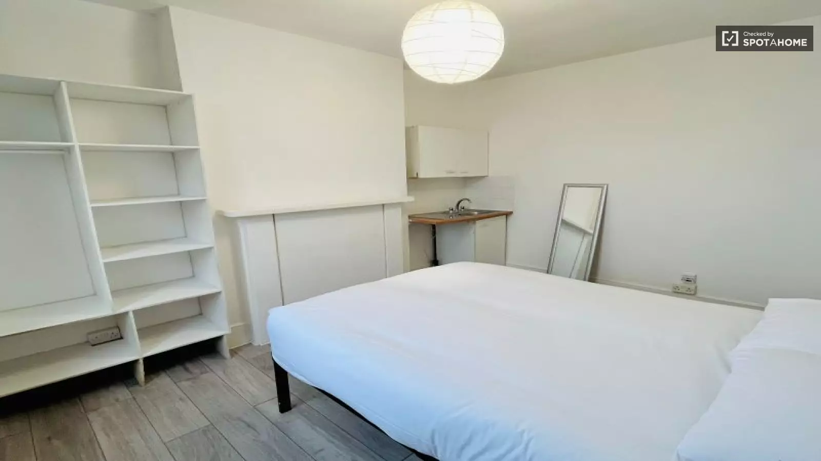 Flat Kilburn High Road in Greater London