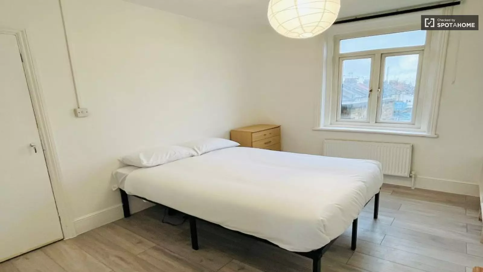 Flat Kilburn High Road in Greater London