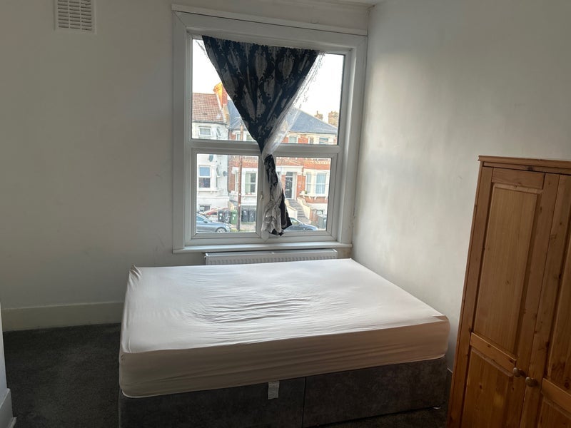 Room Rutland Park in Greater London