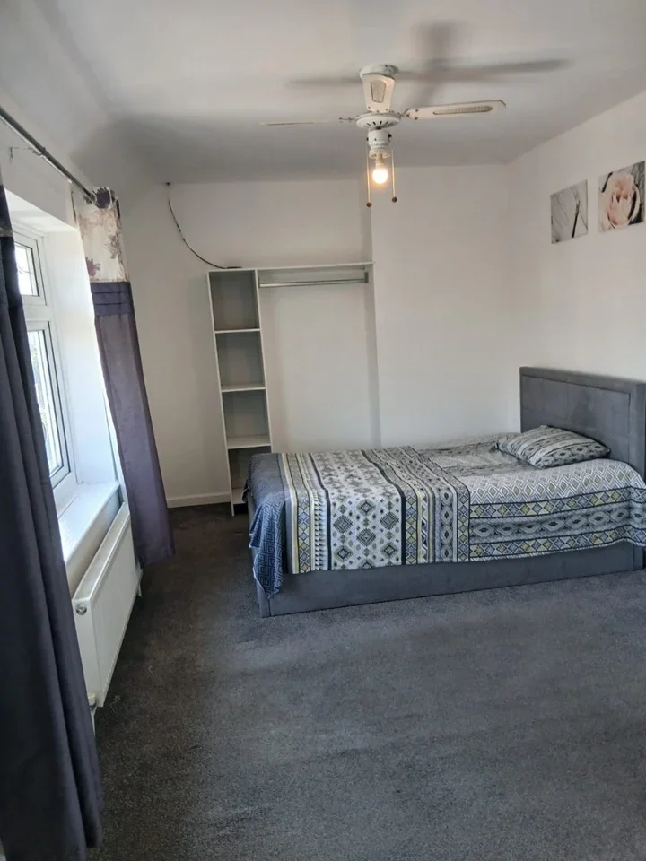 Room Green Lane in Greater London