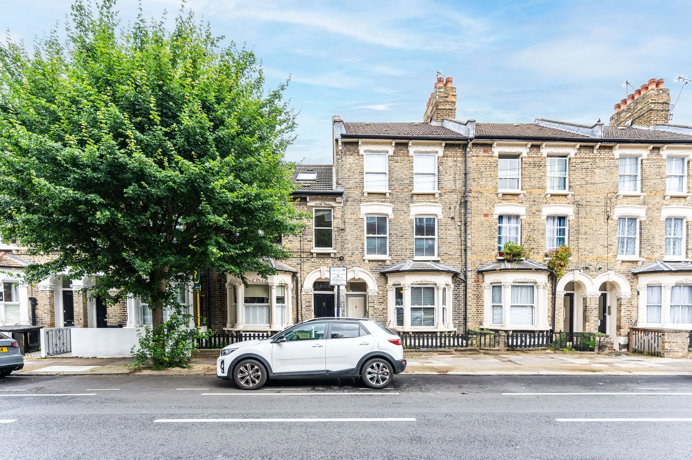 Flat Bullen Street in Greater London