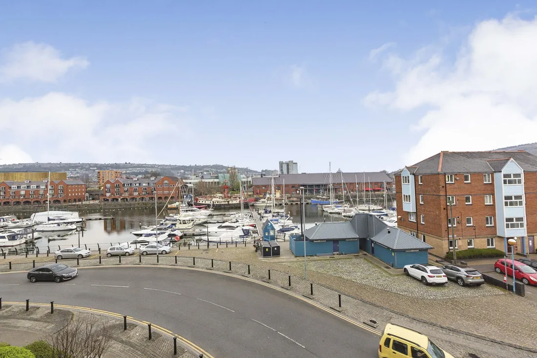 Flat Trawler Road in Swansea