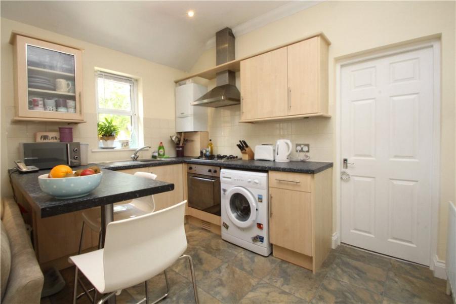 Flat St John's Road in Woking
