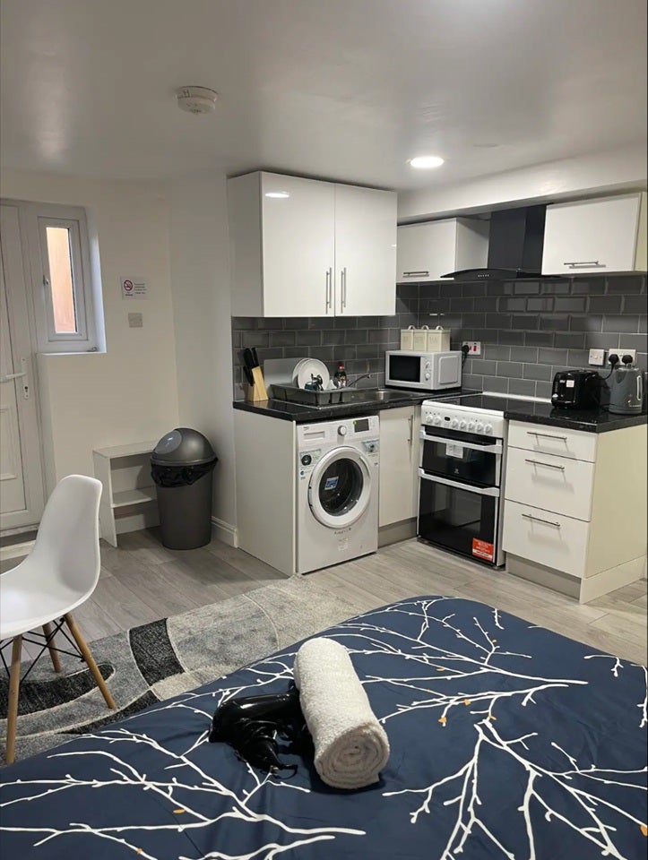 Flat Conway Avenue in Leeds