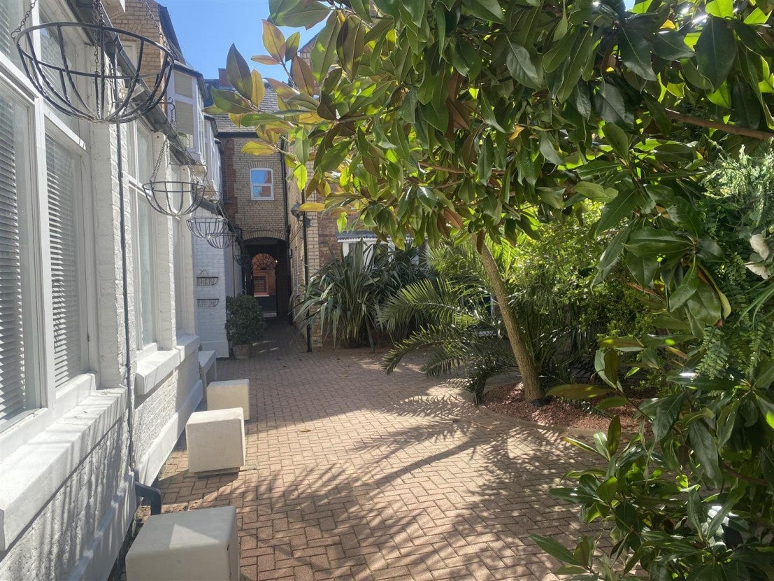 Flat Bishop Lane in Hull