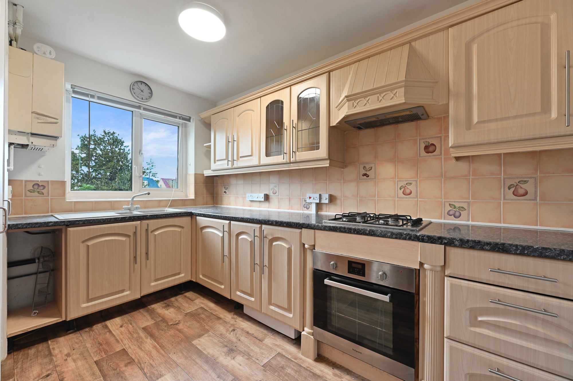Flat Nightingale Lane in Greater London