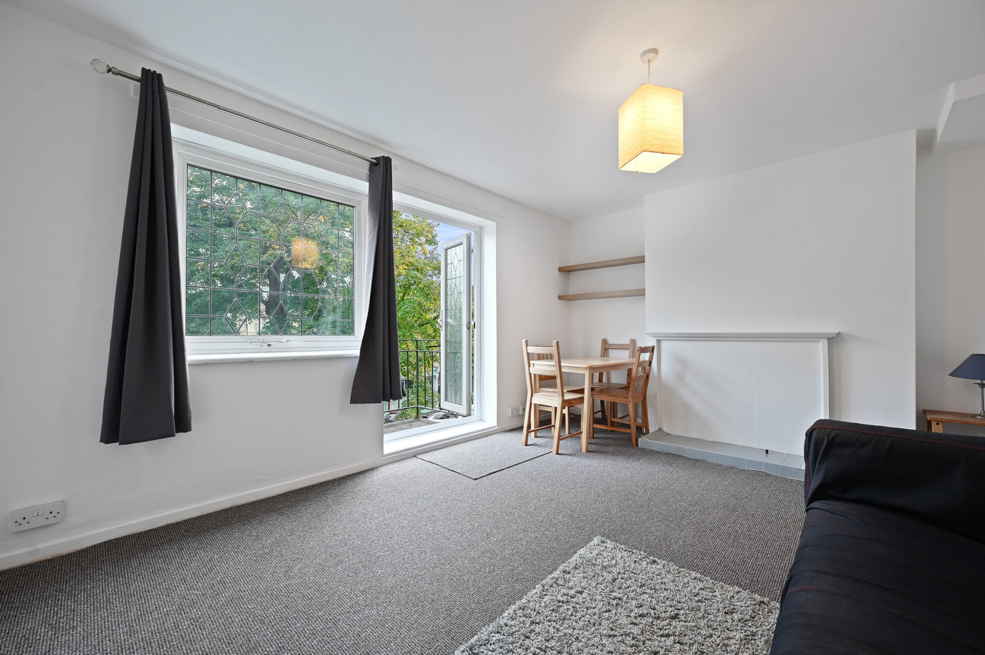 Flat Nightingale Lane in Greater London