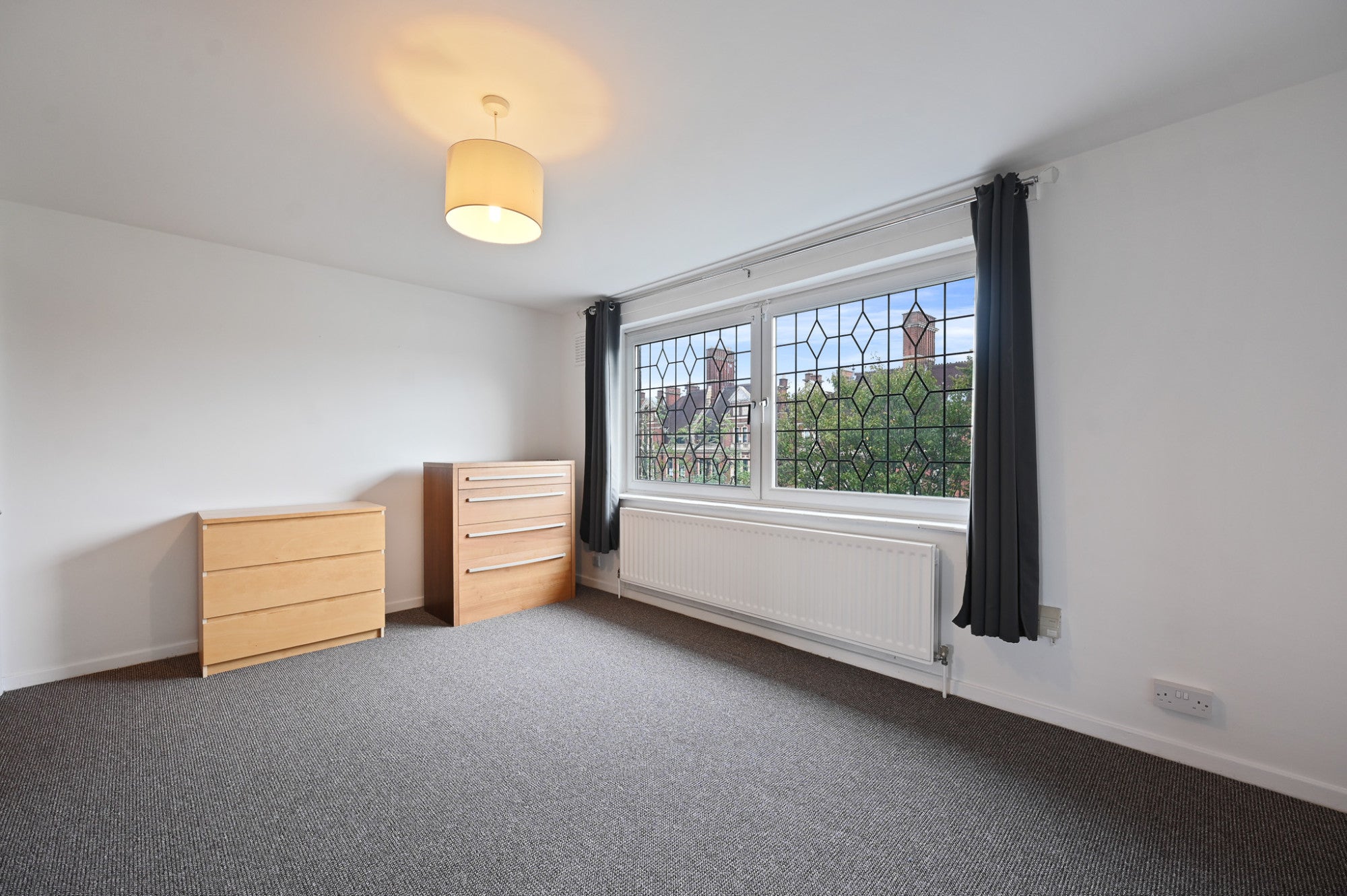 Flat Nightingale Lane in Greater London