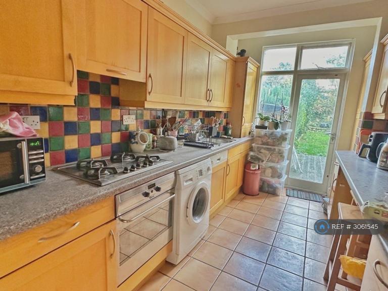 Room Briarwood Road in Greater London