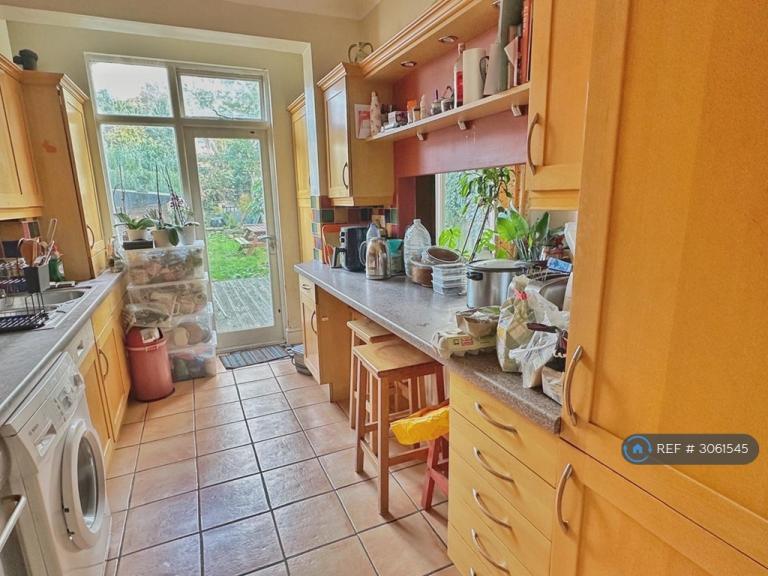 Room Briarwood Road in Greater London