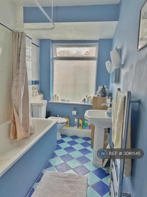 Room Briarwood Road in Greater London