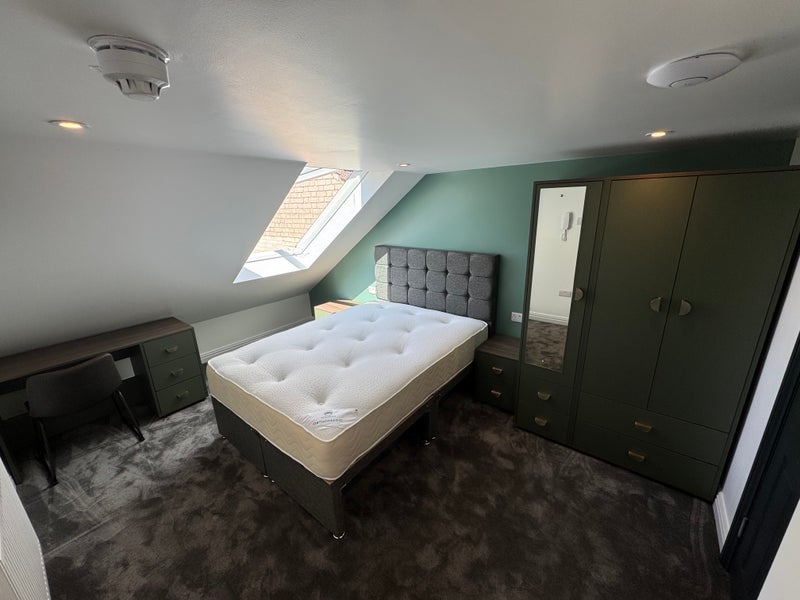 Room Charles Street in Maidstone