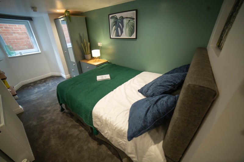 Room Charles Street in Maidstone