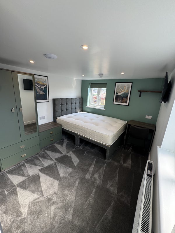 Room Charles Street in Maidstone