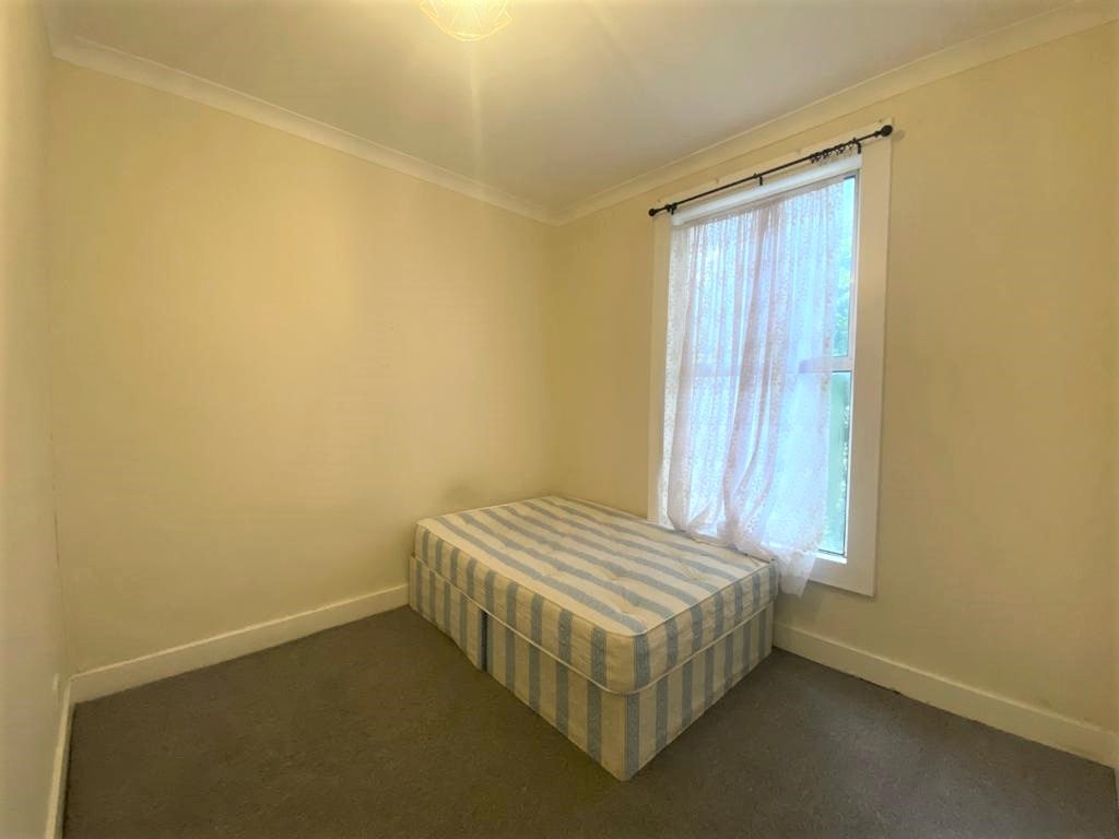 Flat Bamborough Gardens in Greater London