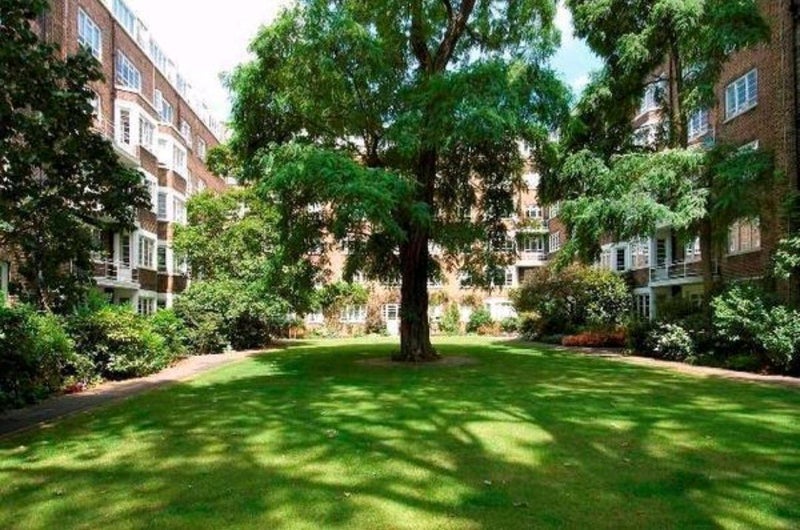 Room Logan Place in Greater London