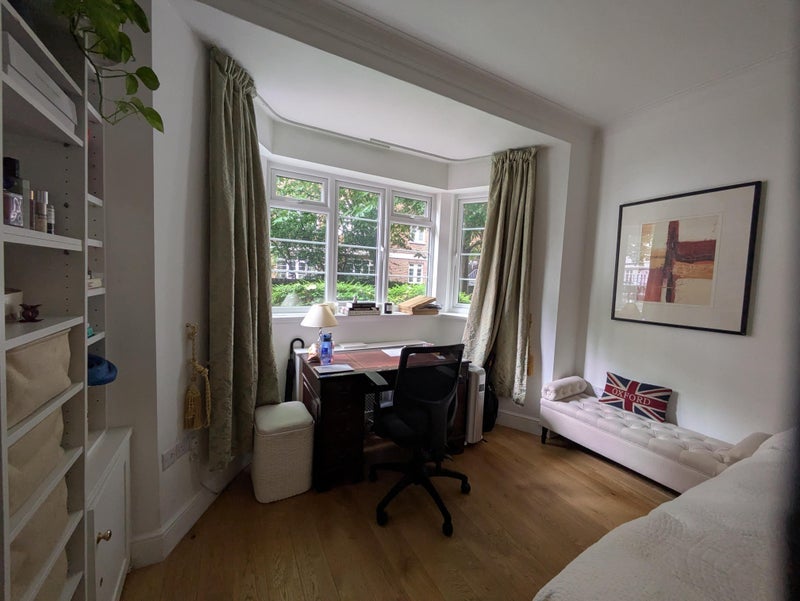 Room Logan Place in Greater London