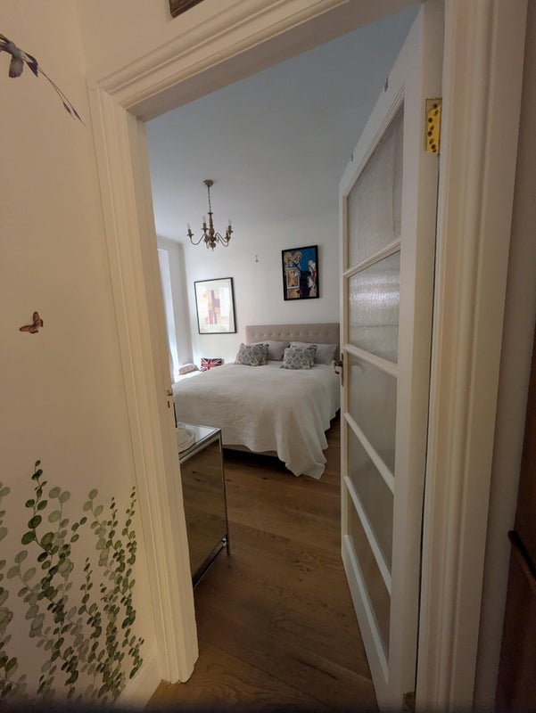 Room Logan Place in Greater London