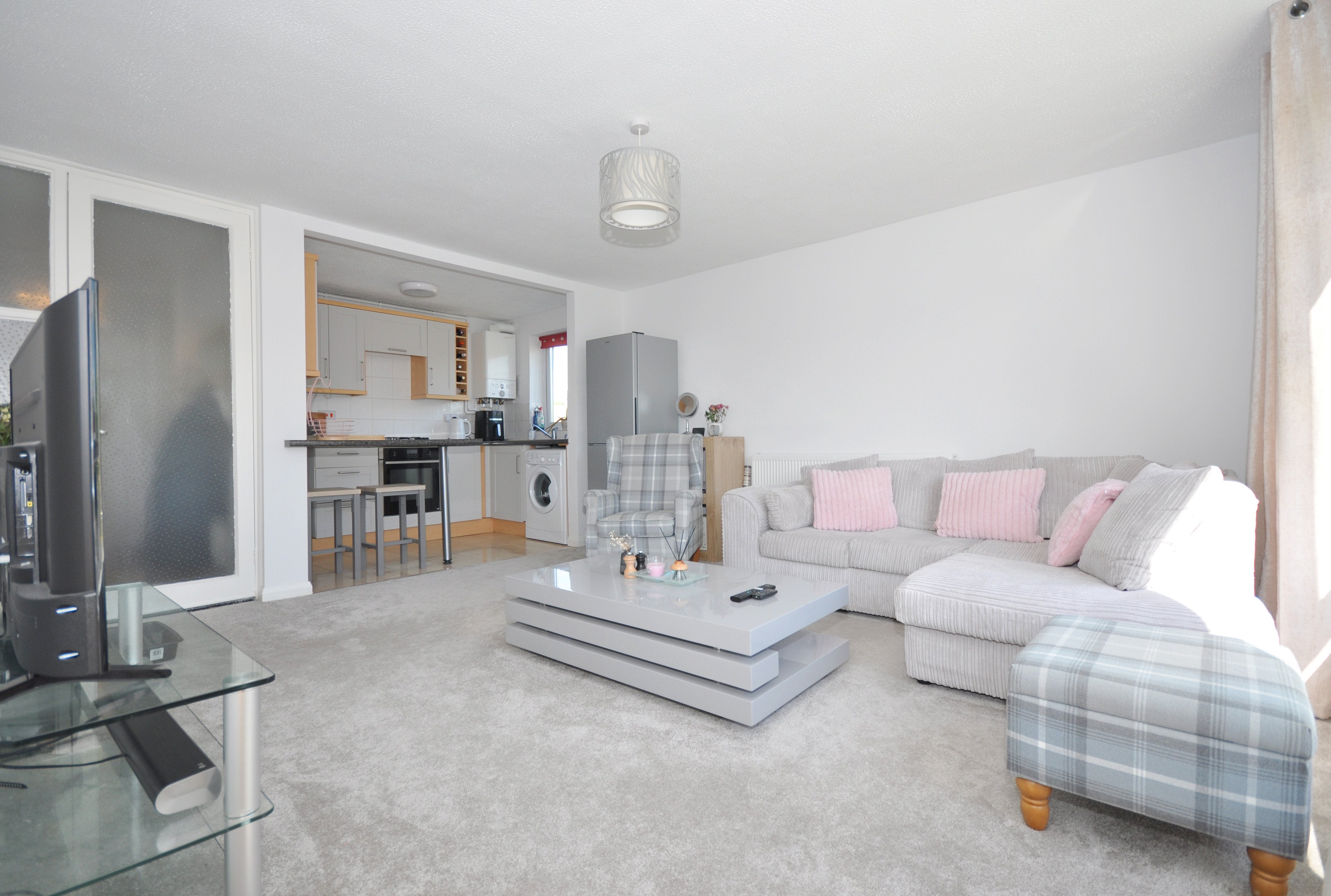 Flat Stanway Road in Cheltenham