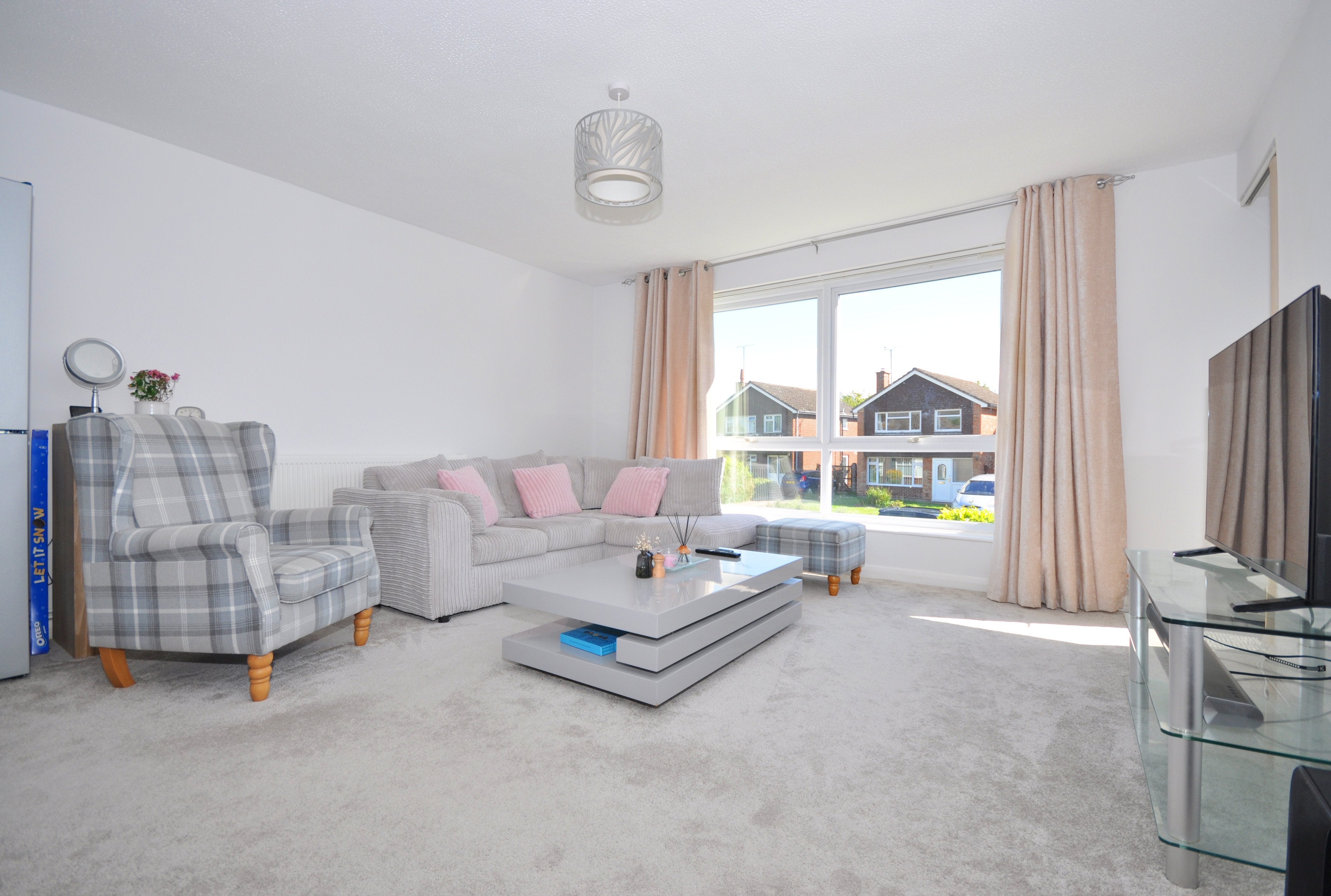 Flat Stanway Road in Cheltenham