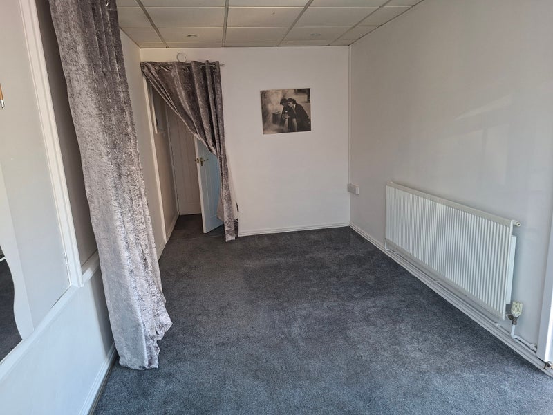 Flat Barry Road in Pontypridd