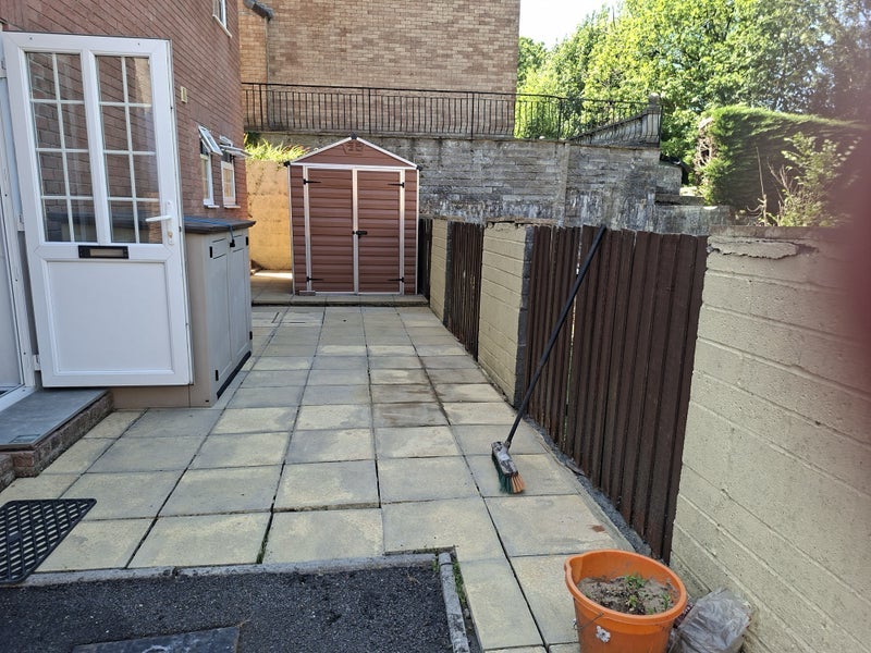 Flat Barry Road in Pontypridd