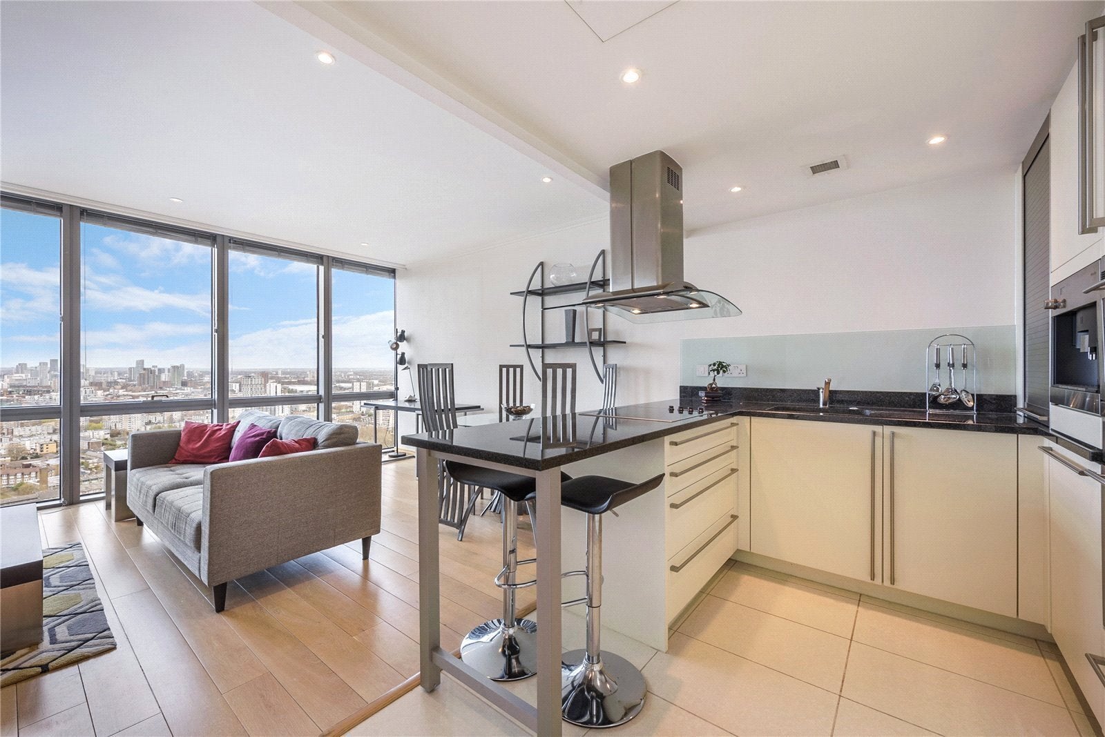 Flat Hertsmere Road in Greater London