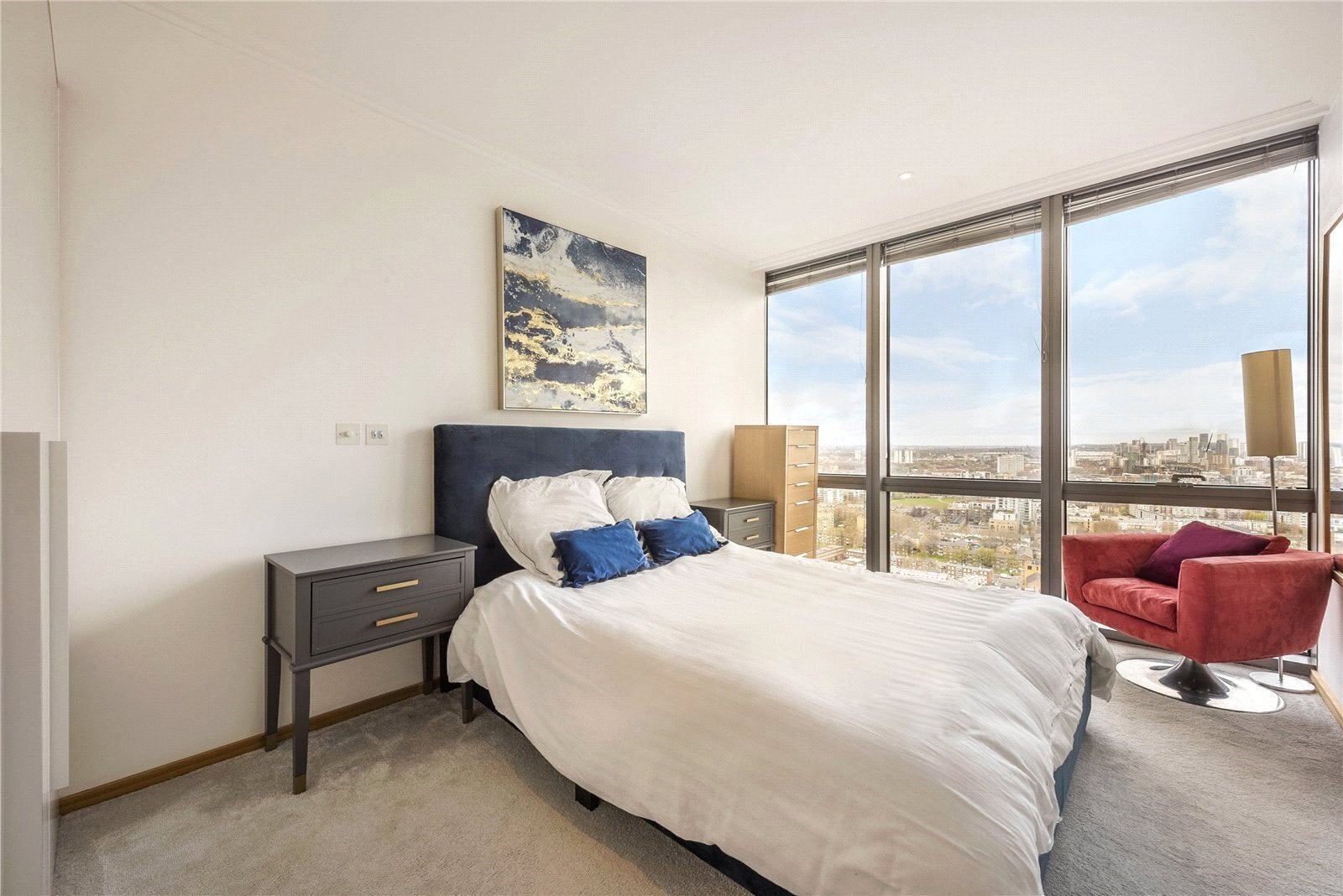 Flat Hertsmere Road in Greater London
