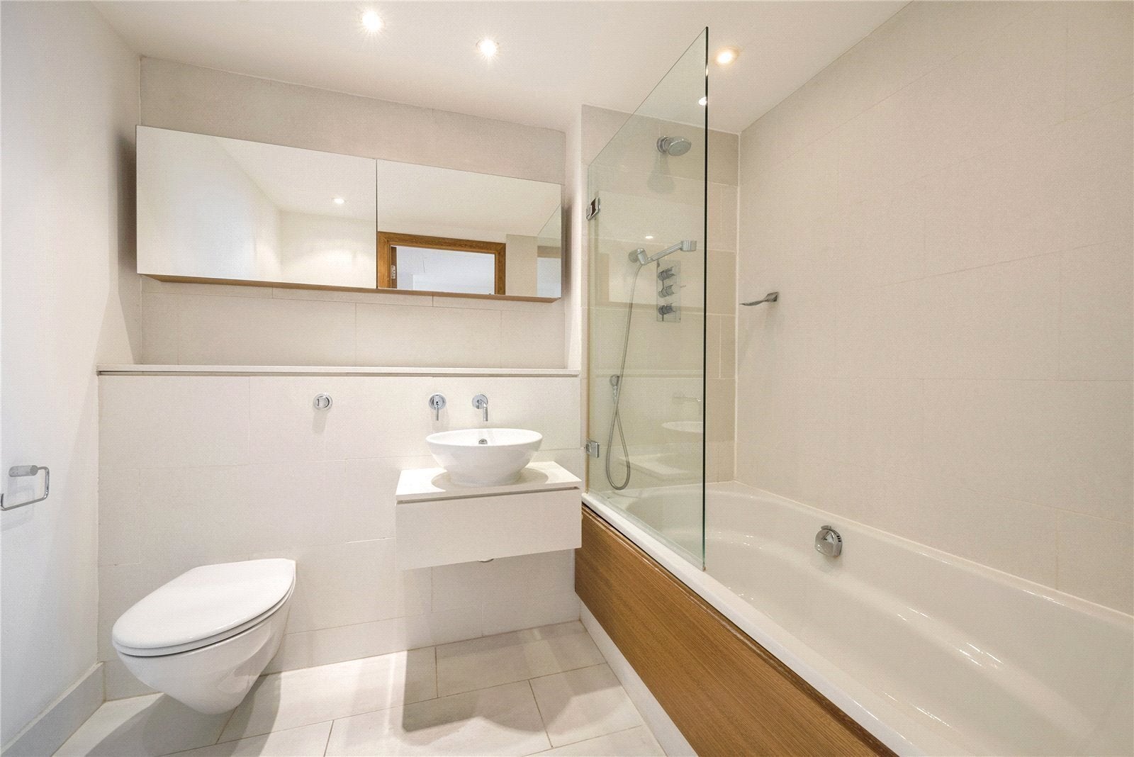 Flat Hertsmere Road in Greater London