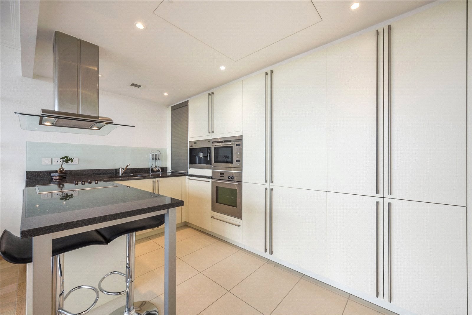 Flat Hertsmere Road in Greater London