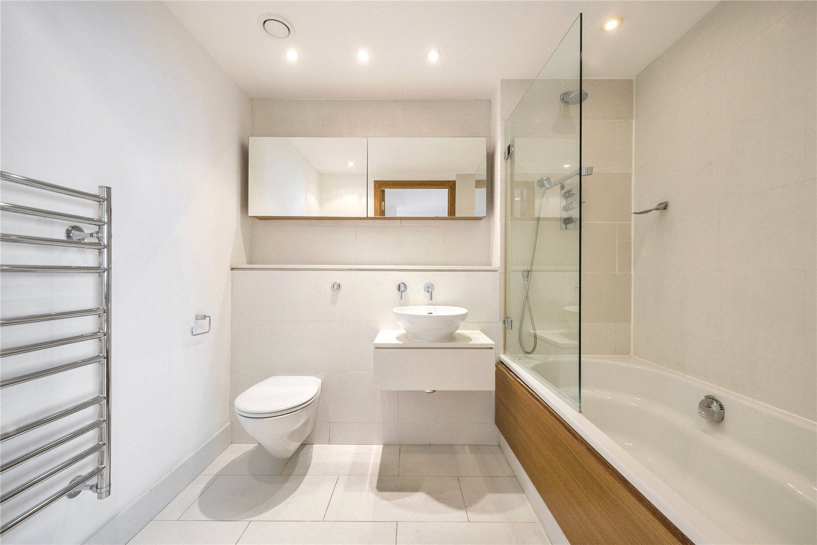 Flat Hertsmere Road in Greater London