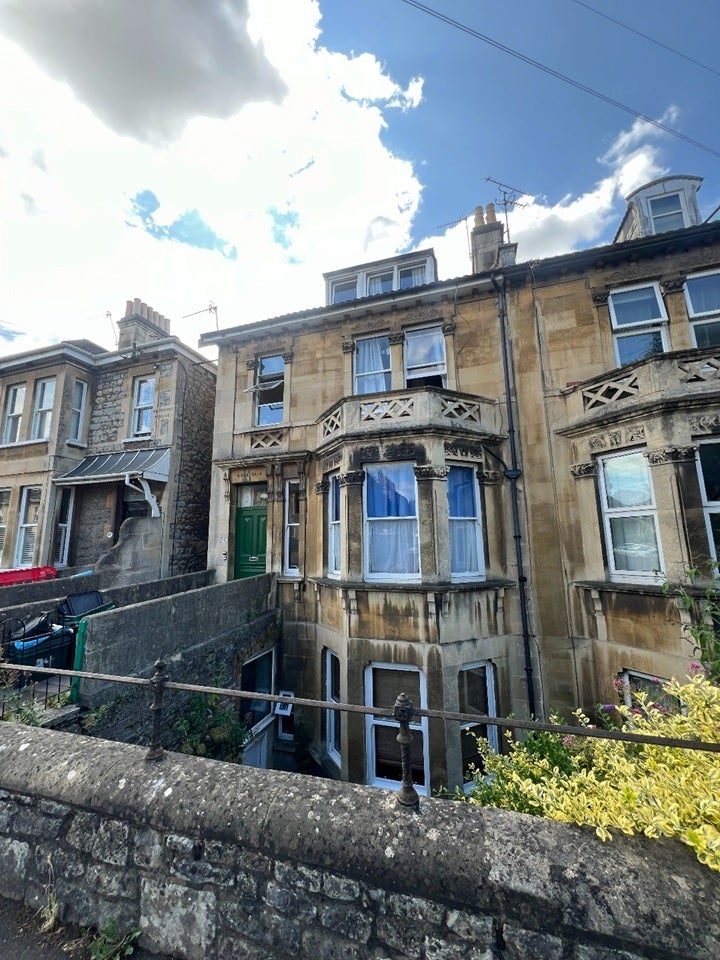 Flat Newbridge Road in Bath
