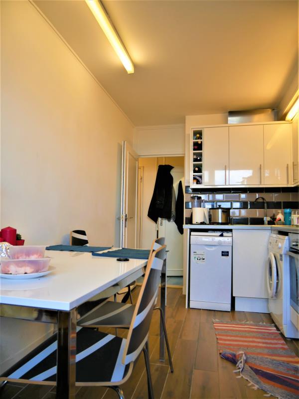 Flat Hall Street in Greater London