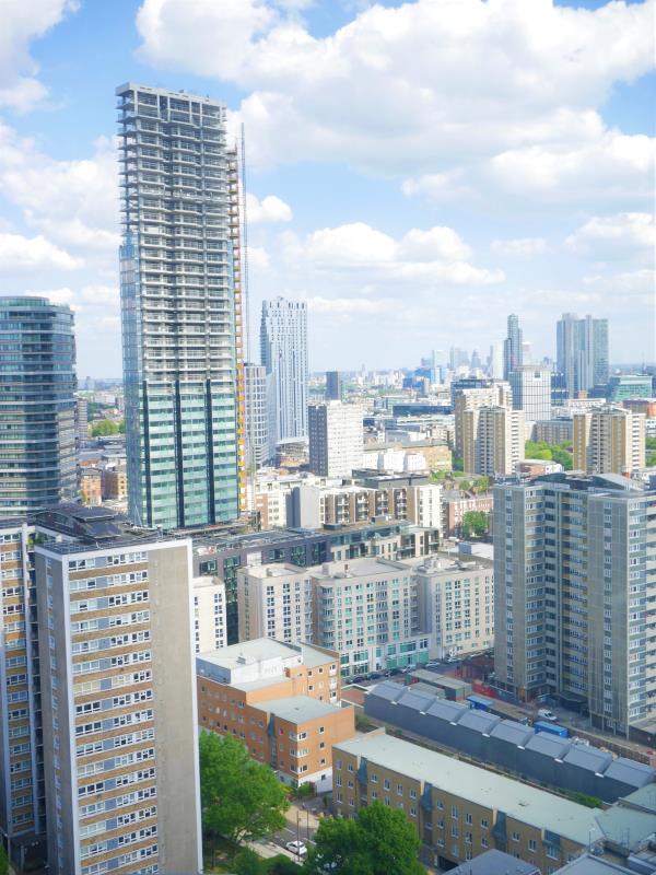 Flat Hall Street in Greater London