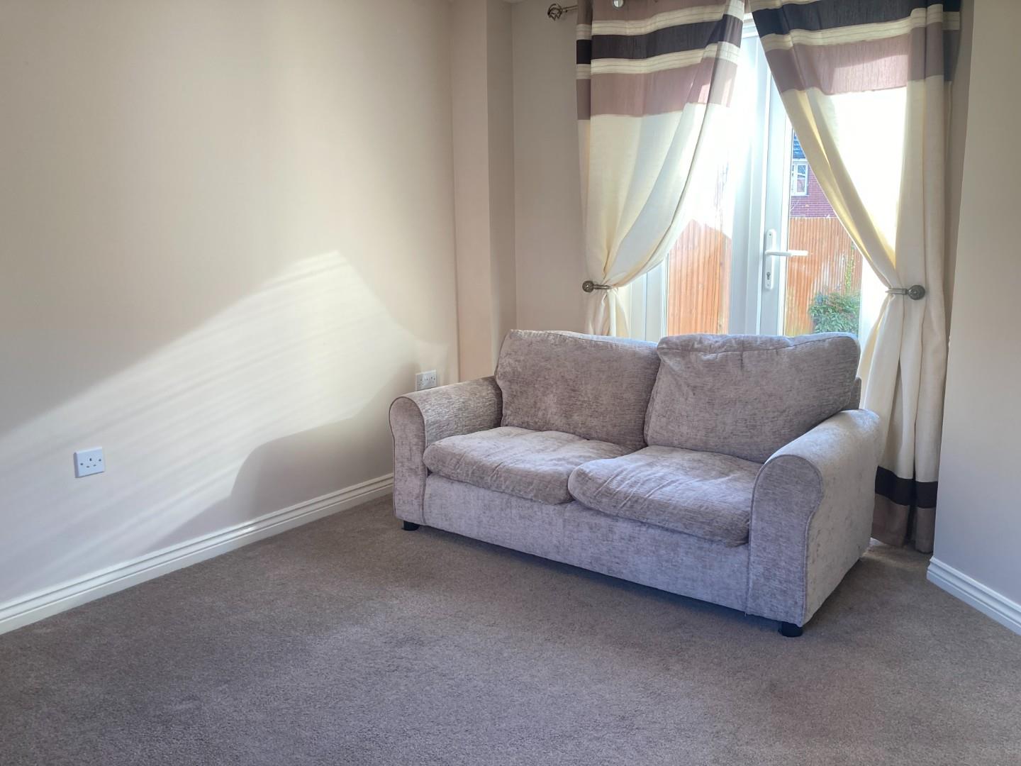Flat Marcroft Road in Swansea