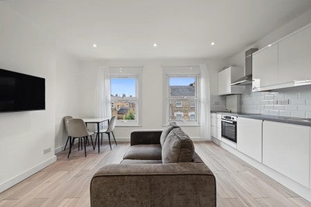 Flat Loveridge Road in Greater London