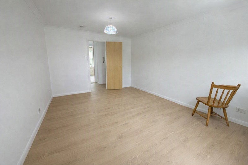 Flat McDowall Road in Greater London