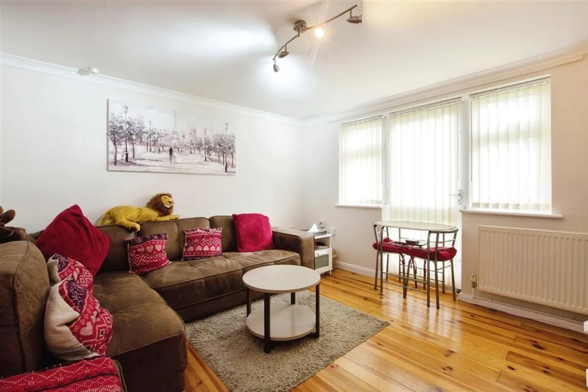 Flat Deptford Crescent in Nottingham