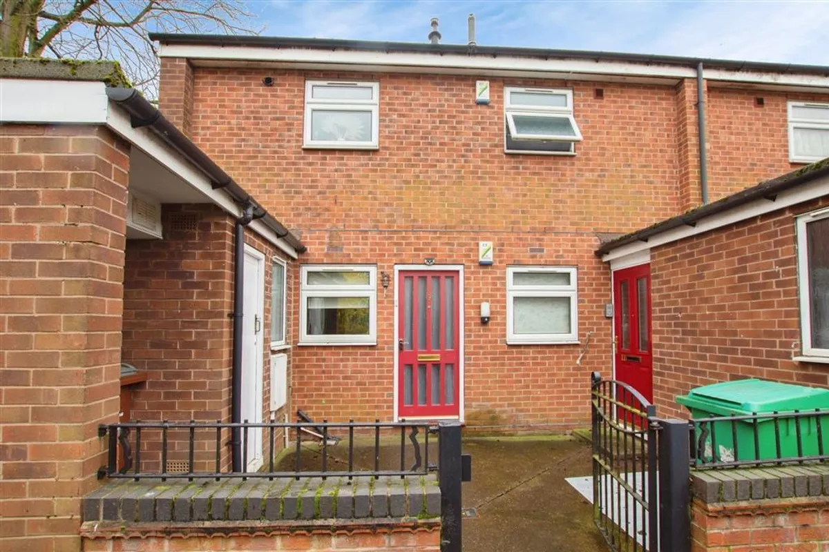 Flat Deptford Crescent in Nottingham